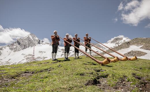 Mountain festival with alpenhorn blowers | © Kitzsteinhorn