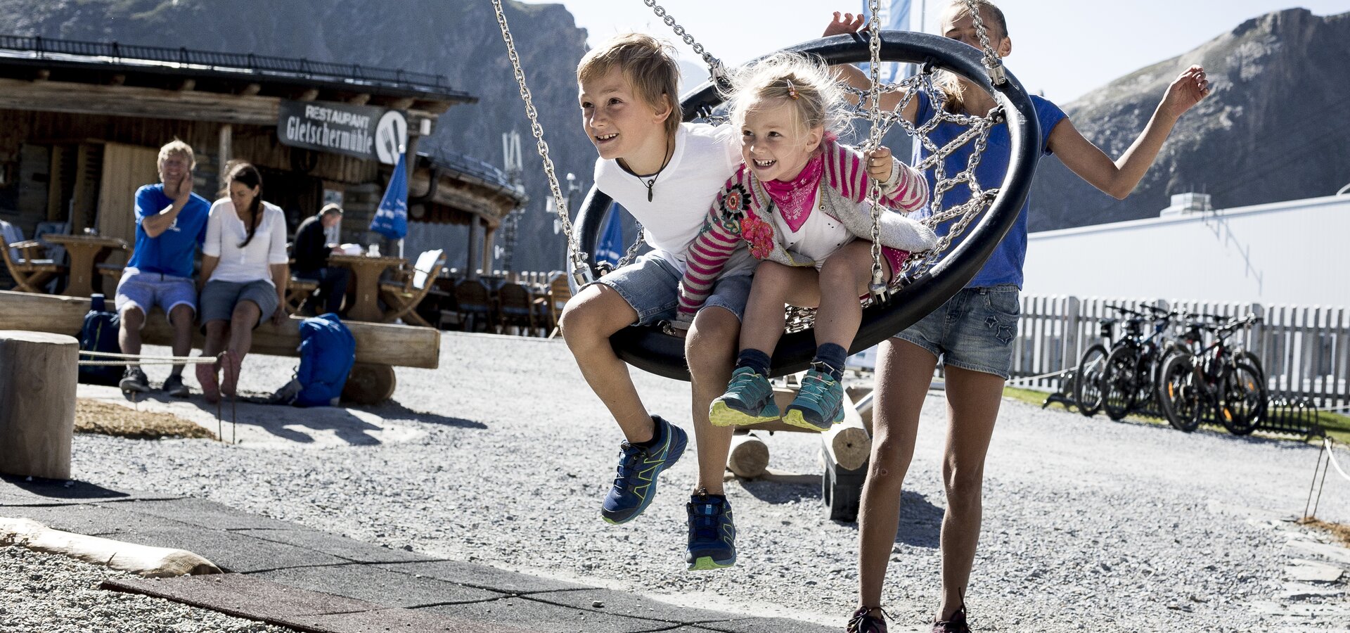 Family fun at the adventure playground in 2.500 m above sea level | © Kitzsteinhorn