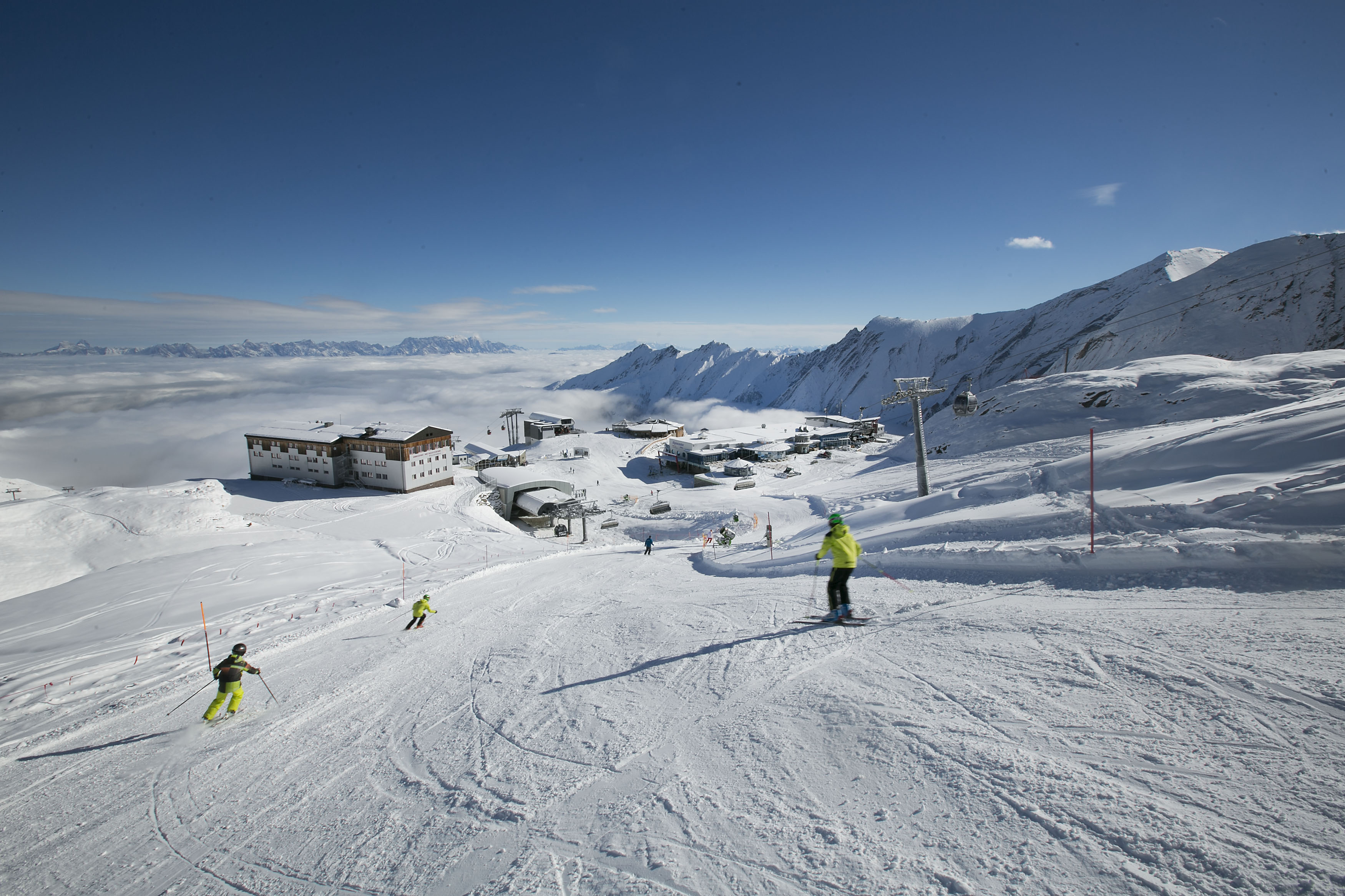 at the piste at the Kitzsteinhorn in Kaprun Kitzsteinhorn