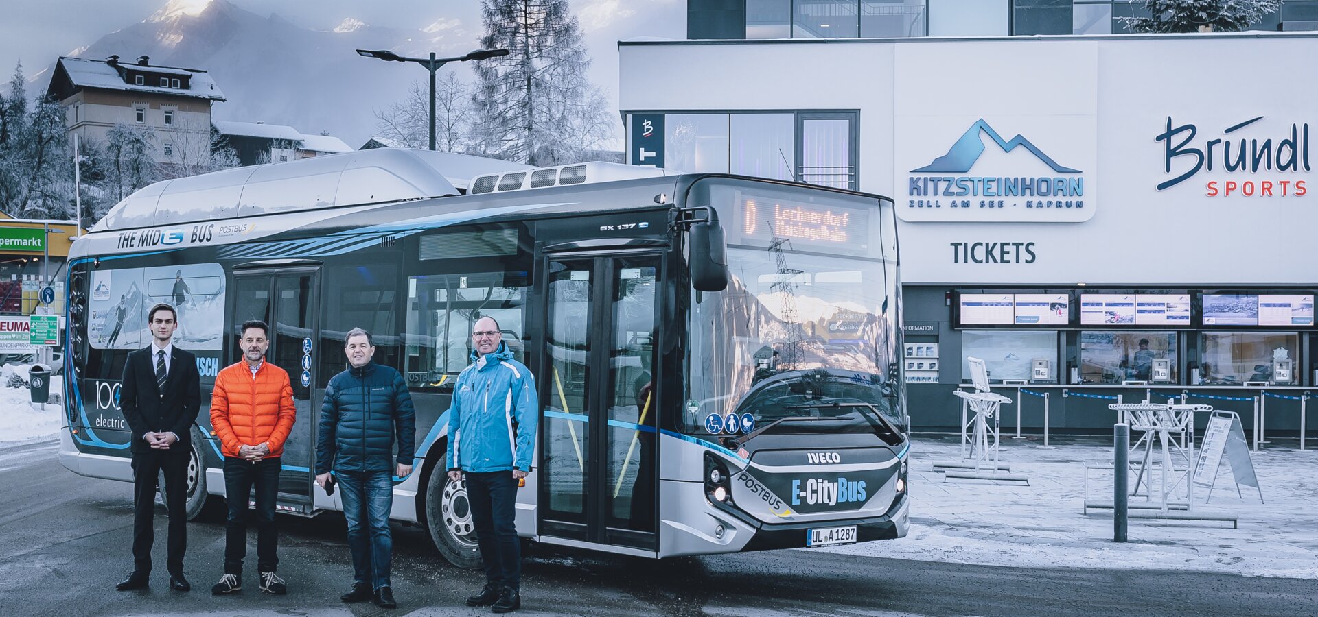 vlnr Marcel Hartl (Verkehrsleiter Postbus Zell am See), Christoph Bründl (Tourismusobmann Kaprun),  Manfred Gaßner (Bürgermeister Kaprun), Ing. Norbert Karlsböck (Vorstandsdirektor Gletscherbahnen Kaprun AG) | © Kitzsteinhorn