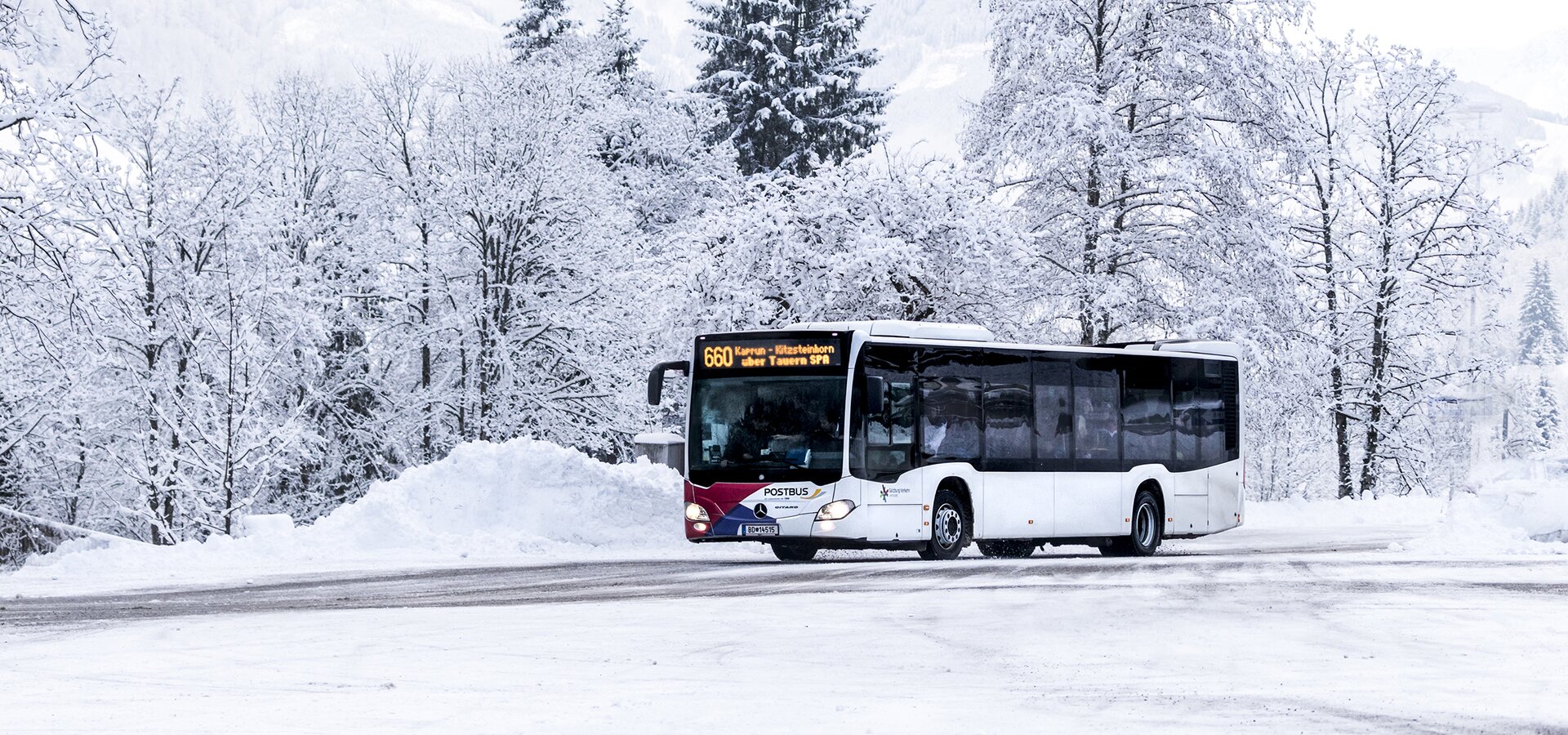 Verschiedene Skibuslinien bringen Sie gut und sicher, vor allem aber entspannt zu den Talstationen | © Kitzsteinhorn