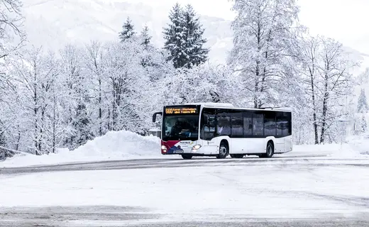 Verschiedene Skibuslinien bringen Sie gut und sicher, vor allem aber entspannt zu den Talstationen | © Kitzsteinhorn