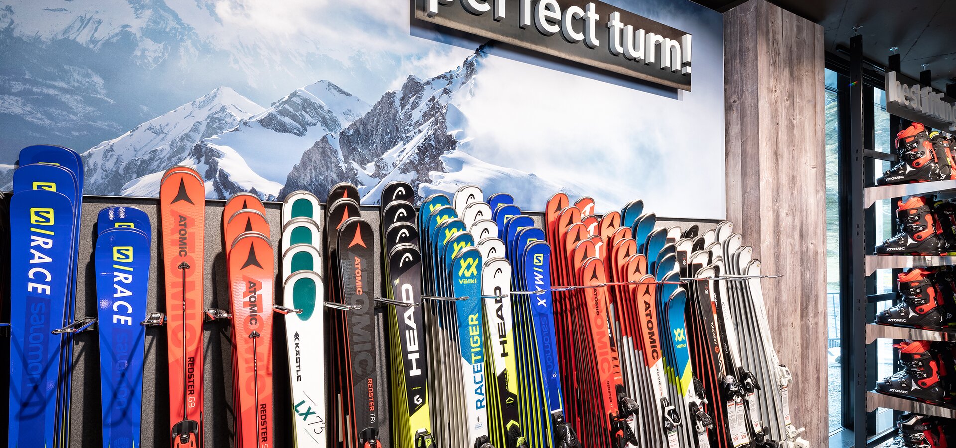  In Kaprun, you will find a wide selection of sports shops and ski-rental businesses with expert staff | © Kitzsteinhorn