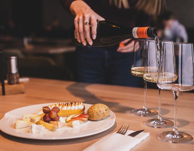 Wine Flight & Tapas Delight am Kitzsteinhorn  | © Stefanie Oberhauser