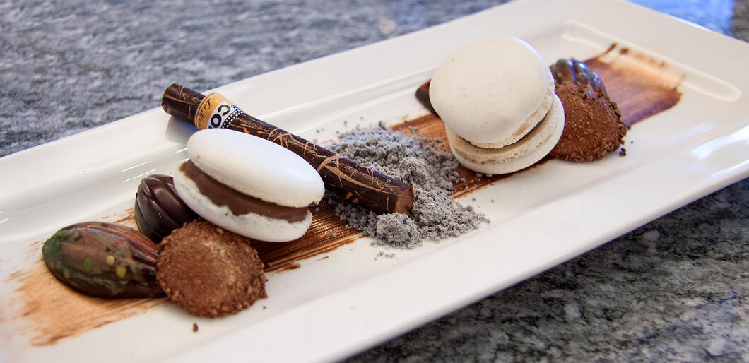 Petits Fours | © Gletscherbahnen Kaprun AG/Marion Hüttner Petits Fours – Dunkle Schokolade Praline | © Gletscherbahnen Kaprun AG/Marion Hüttner