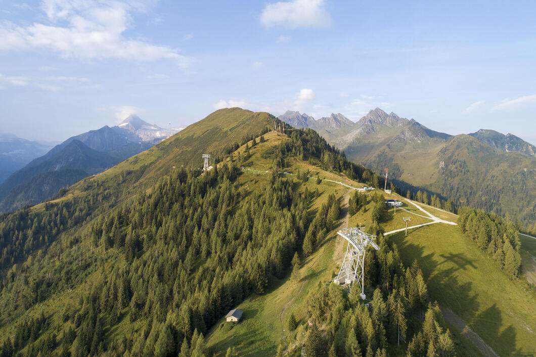PYLON CONSTRUCTION 3K K-ONNECTION | © Kitzsteinhorn One year later will see completion of the 3K Kaprun-Kitzsteinhorn-K-onnection – Salzburg’s very first tri-cable gondola | © Kitzsteinhorn