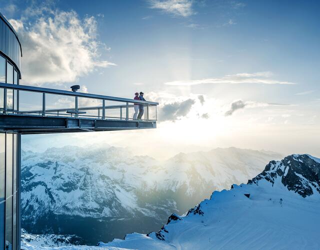 Kitzsteinhorn TOP OF SALZBURG 3.029 m: Salzburgs höchstgelegene Aussichts-Plattform und 365 Tage Natur- und Panoramaerlebnis direkt an der Grenze zum Nationalpark Hohe Tauern. | © Kitzsteinhorn