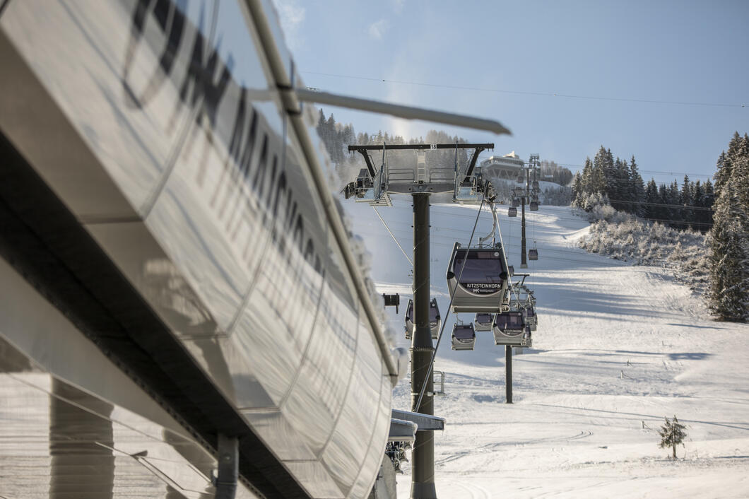 MK Maiskogelbahn Mittelstation Stanger | © Kitzsteinhorn Die neue Mittelstation Stanger liegt auf 1.137m, sie erschließt komfortabel das sanfte weite Gelände rund um den Maisilift, ein ideales Areal für Anfänger- und Skischulen. | © Kitzsteinhorn