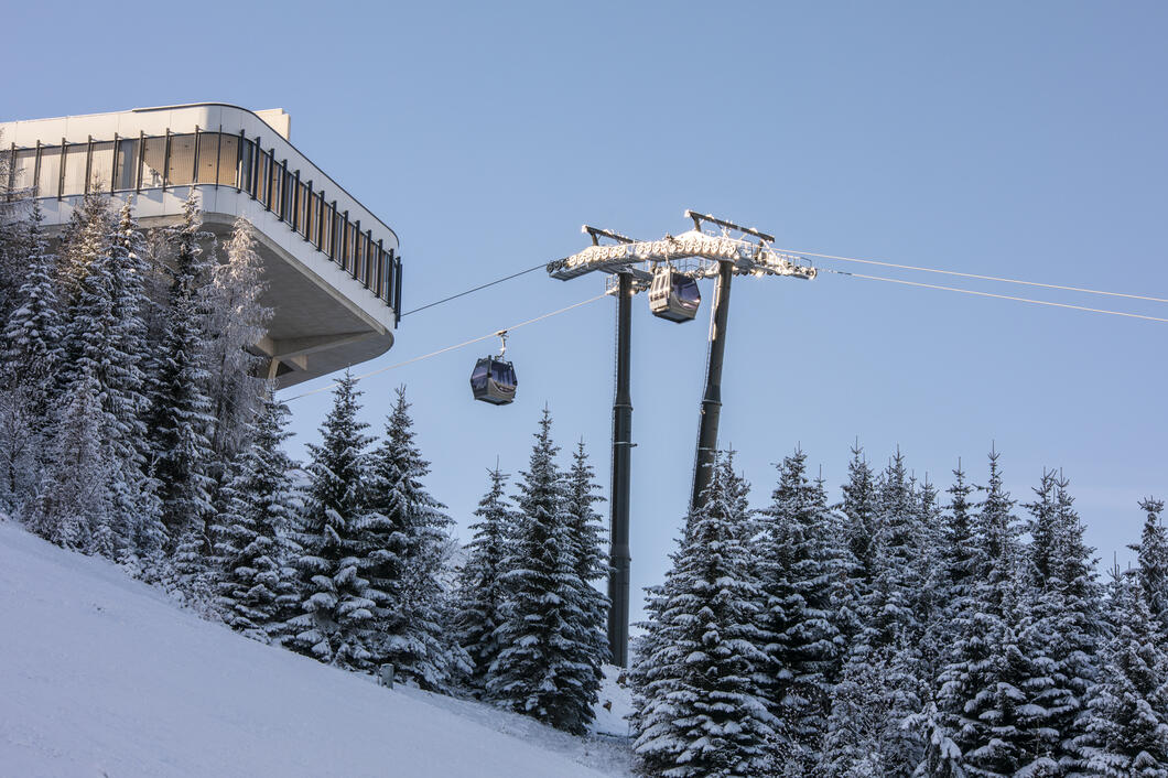 Die MK Maiskogelbahn, eine 10er Einseilumlaufbahn, erschließt den Kapruner Familienberg in neuer Qualität. Die Bergstation MK Maiskogelbahn ist gleichzeitig die Talstation der 3K K-onnection – Salzburgs erste Dreiseilumlaufbahn wird im Dezember 2019 eröffnet.  | © Kitzsteinhorn