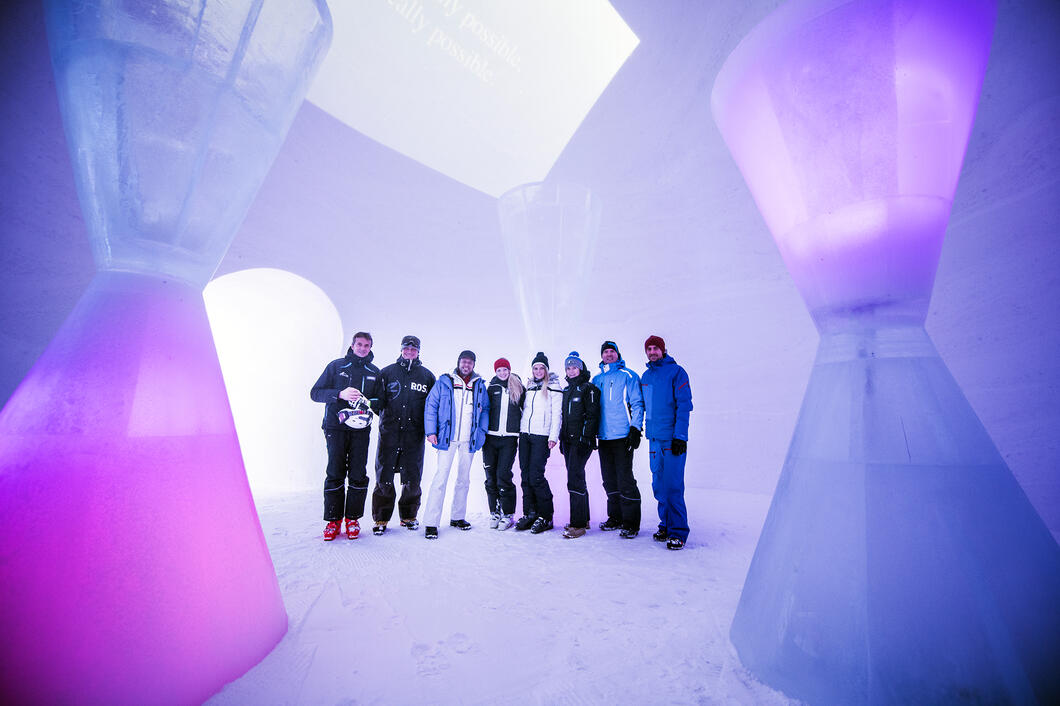 Kitzsteinhorn ICE CAMP presented by Audi 2019_1 | © Kitzsteinhorn / Alex Papis Eröffnung des ICE CAMP presented by Audi 2019 (von links): Günther Brennsteiner (Prokurist Gletscherbahnen Kaprun AG), Andreas Tremschnig (X-over), Max Seibald (Künstlerischer Leiter), Katharina Nowak und Johanna Trampitsch (beide Audi/Porsche Austria AG) Maria Hofer (Marketingleitung Gletscherbahnen Kaprun AG) Norbert Karlsböck (Vorstand Gletscherbahnen Kaprun AG) und Chris Geissler (X-Over) | © Kitzsteinhorn / Alex Papis