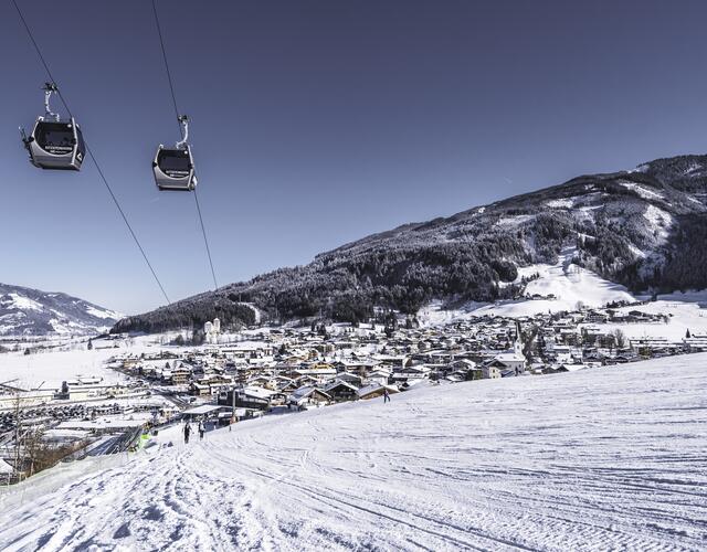 Die Verbindung vom Maiskogel zum Kitzsteinhorn wird mit der Eröffnung der 3K K-onnection im November 2019 geschaffen. Damit beginnt in Kaprun eine neue Ära: Ski-in-Ski-out und 100% Schneesicherheit sind garantiert.  | © Kitzsteinhorn