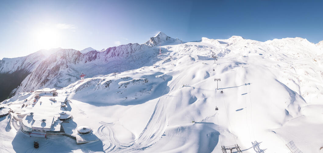 Skistart am Gletscher | © Kitzsteinhorn Am 12. Oktober 2019 geht es wieder los: Am Kitzsteinhorn wird die Skisaison am Gletscher eröffnet. | © Kitzsteinhorn