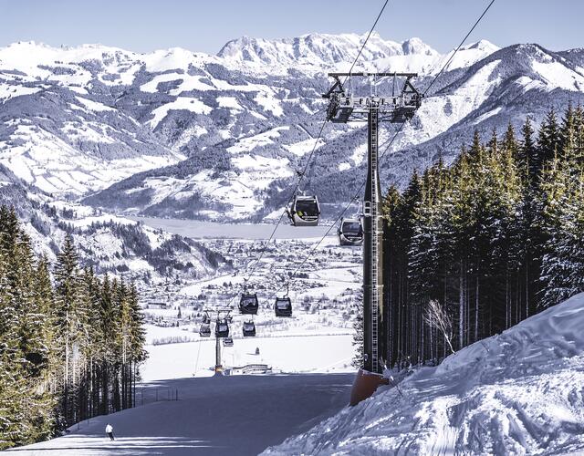 Mit der MK Maiskogelbahn wurde bereits im Dezember 2018 die erste Etappe der  K-ONNECTION Kaprun – Maiskogel – Kitzsteinhorn eröffnet. Die 10er-Einseilumlaufbahn erschließt den ortsnahen Familienberg in höchster Qualität. | © Kitzsteinhorn