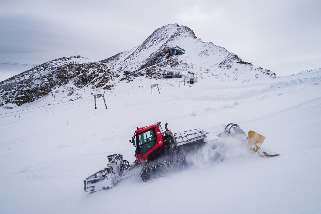 Die ersten frühen Schneefälle haben den Gletscher mit einer ersten Neuschneedecke eingehüllt. | © Kitzsteinhorn