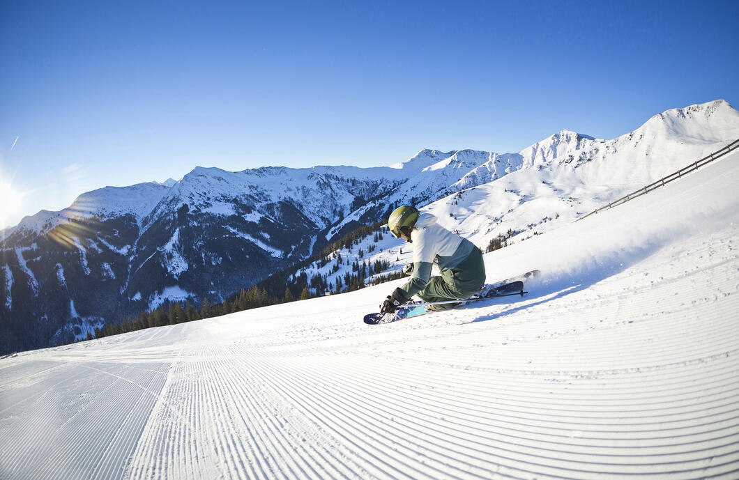 Skicircus Saalbach Hinterlemm Leogang Fieberbrunn | © Saalbach.com / Mirja Geh Der Skicircus Saalbach Hinterglemm Leogang Fieberbrunn, das „Home of Lässig“, zählt schon heute mit 270 Abfahrtskilometern, 70 Seilbahnen und Liften sowie über 60 Hütten zu den größten Skigebieten Österreichs. | © Saalbach.com / Mirja Geh