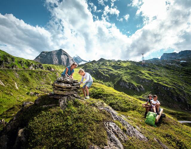 Outdoor-Erlebnis der Extra-Klasse: Bestens markierte Wege laden am Kitzsteinhorn zu eindrucksvollen Wanderungen mit der ganzen Familie. | © Kitzsteinhorn