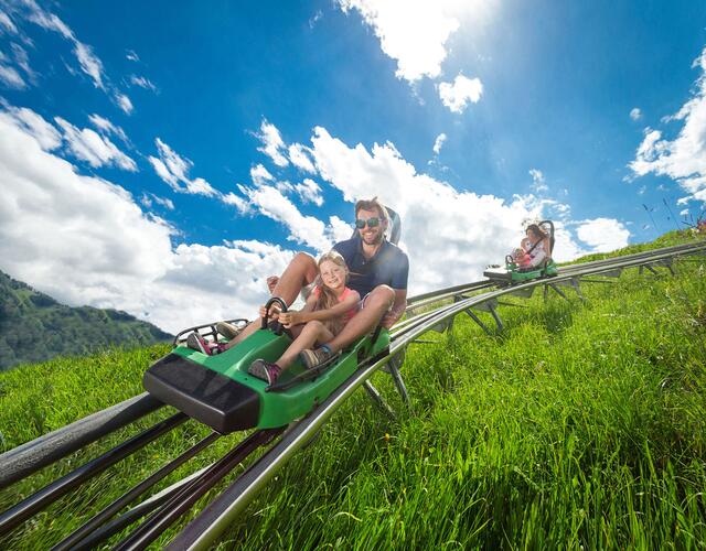 Mit der ganzjährig geöffneten Alpenachterbahn Maisi Flitzer rasant ins Tal - Action und Spaß für die ganze Familie direkt in Kaprun. | © Kitzsteinhorn
