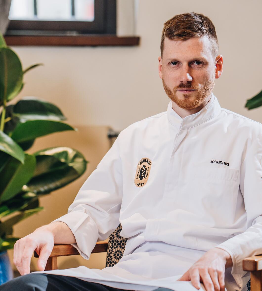 Michelin-starred chef Johannes Nuding in a chefs jacket, portrait shot | © Johannes Nuding