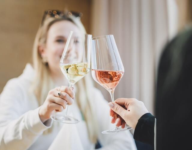 Wine Flight & Tapas Delight at the Kitzsteinhorn  | © Stefanie Oberhauser