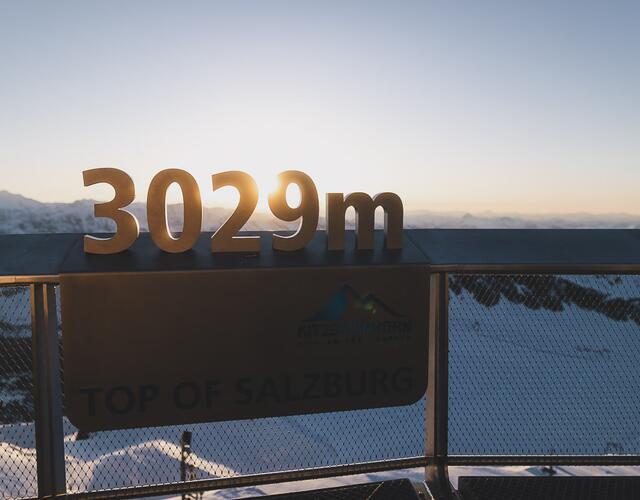 Golden elevation display on mountain platform at sunrise | © Stefanie Oberhauser