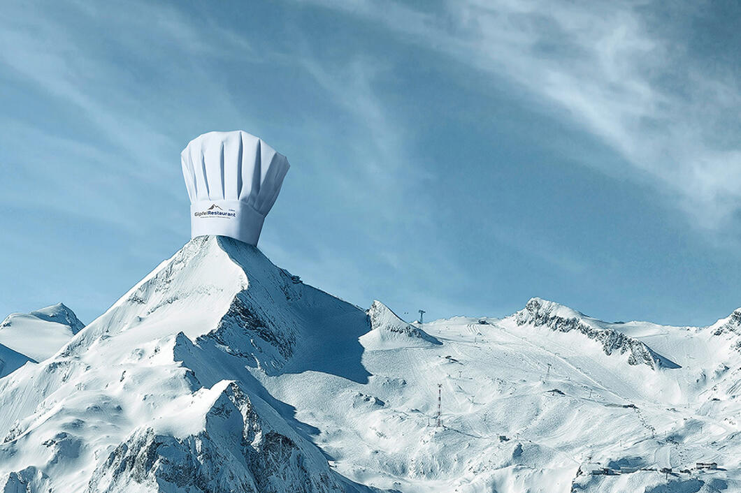 Snow-covered mountain peak with chef&#39;s hat under blue sky | © Kitzsteinhorn 
