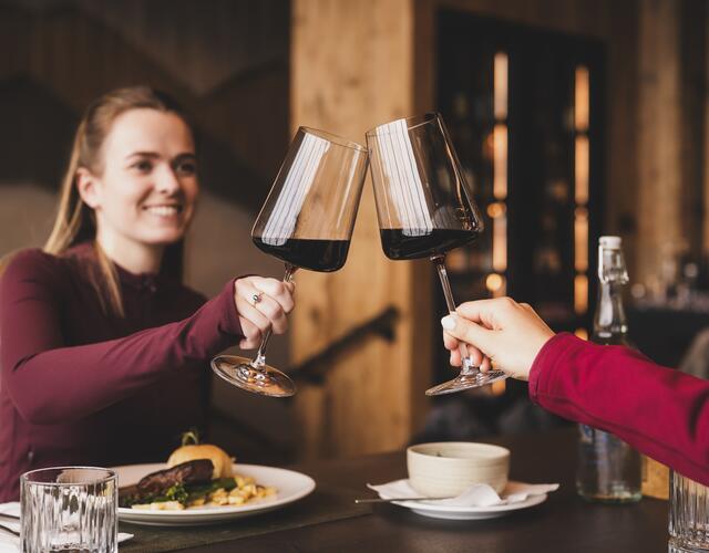 Wine Flight & Tapas Delight am Kitzsteinhorn  | © Stefanie Oberhauser