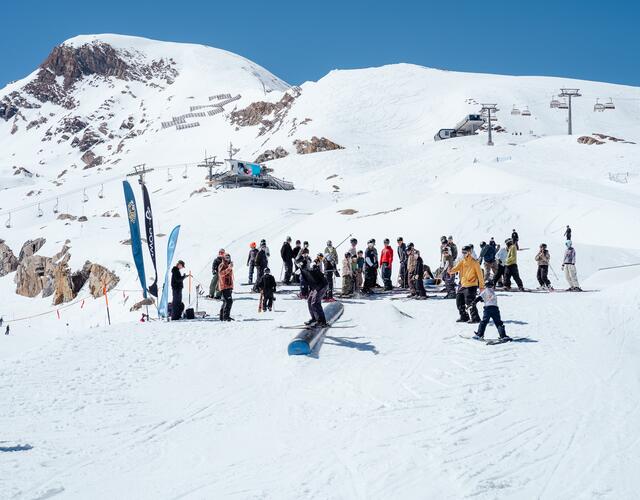 Downdays Snowpark Tour am Kitzsteinhorn  | © Miriam Lottes