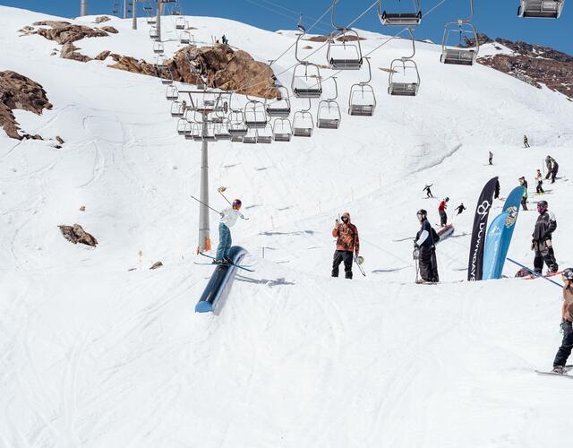 Downdays Snowpark Tour am Kitzsteinhorn  | © Miriam Lottes