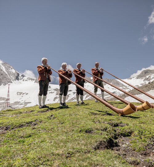 Mountain festival with alpenhorn blowers | © Kitzsteinhorn