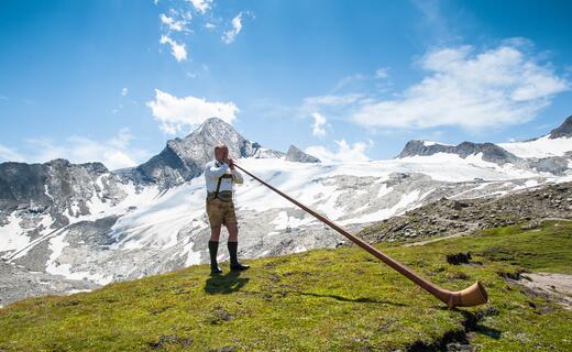 GIPFEL KLÄNGE (3) | © Kitzsteinhorn Tradition sind mittlerweile auch die jährlich stattfindenden GIPFELKLÄNGE, ein Alphornfestival am Kitzsteinhorn | © Kitzsteinhorn