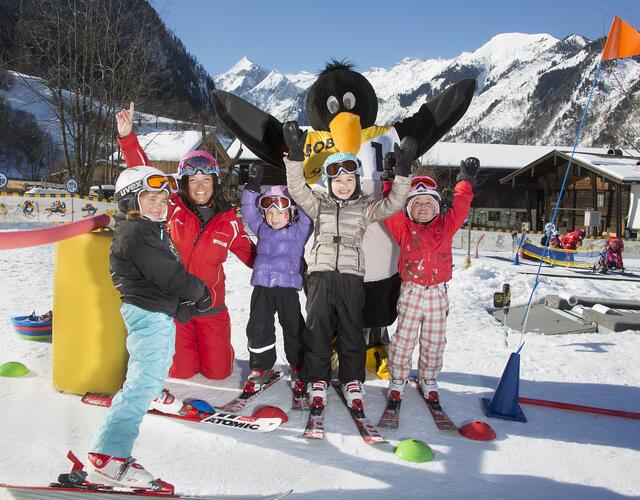 In BOBOs Kids Club lernen Kinder zwischen 4 und 15 Jahren Skifahren wie die Weltmeister