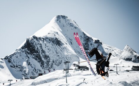 Freerider am Kitzsteinhorn, im Hintergrund das Kitzsteinhorn | © Luca Jänichen