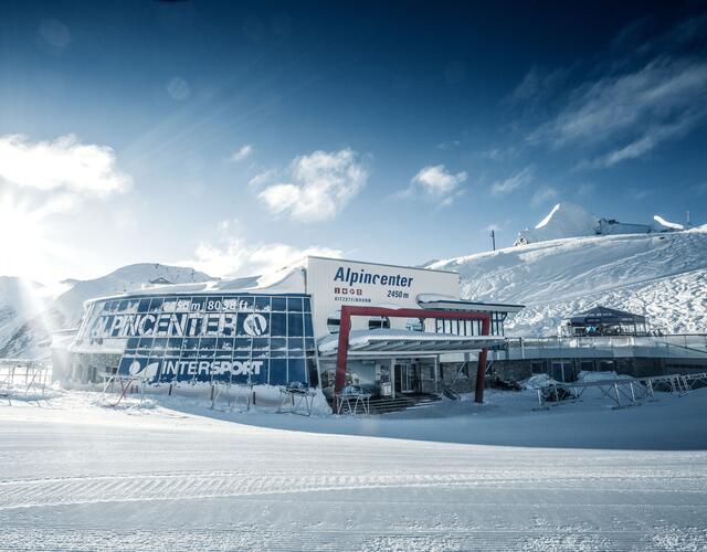 Alpincenter with InfoService, SB Marktrestaurant, Sportshop, Skyline Bar, Schirmbar Parasol | © Kitzsteinhorn