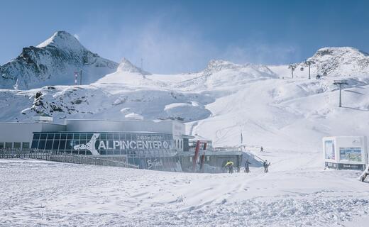 Alpincenter Kitzsteinhorn in the snow with mountain panorama and skiers