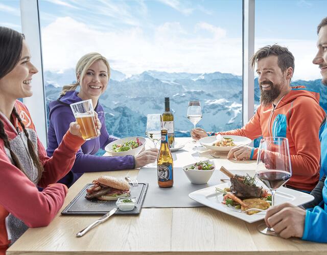 Mit höchstem Genuss speisen kann man im Gipfel Restaurant des Kitzsteinhorns auf 3.029 Metern | © Kitzsteinhorn