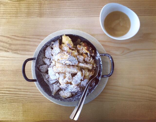 Kaiserschmarr'n mit Apfelmus