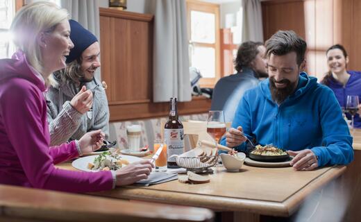RESTAURANT GLETSCHERMÜHLE 2.450M | © Kitzsteinhorn The typical austrian restaurant table service restaurant at the Kitzsteinhorn in 2.450 metres | © Kitzsteinhorn
