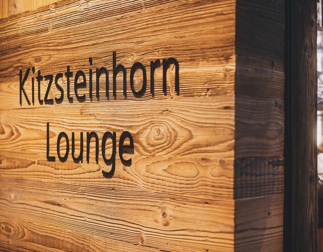 Wooden wall with Kitzsteinhorn Lounge lettering