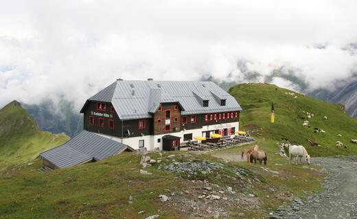 KREFELDERHÜTTE | © Kitzsteinhorn Traditional hut of the German Alpine Association | © Kitzsteinhorn