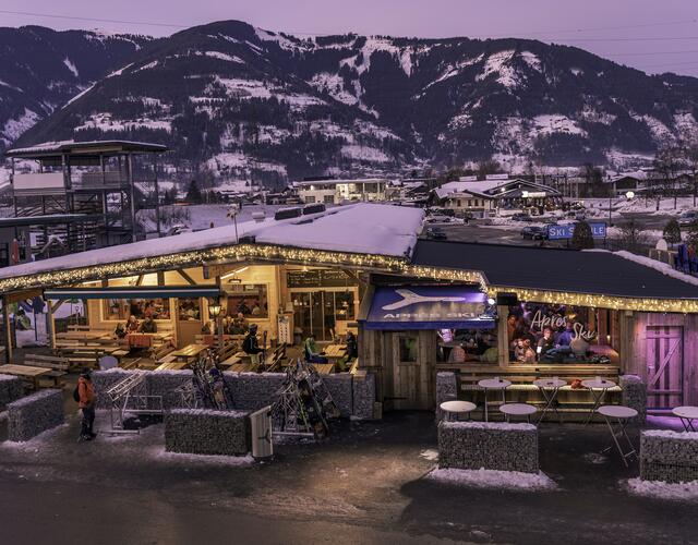 Direkt neben dem Kaprun Center und der neuen MK Maiskogelbahn und der ganzjährig geöffneten Alpen Achterbahn "Maisiflitzer" gelegen, ist die Maisi Alm ganzjährig ein beliebter Treffpunkt | © Kitzsteinhorn