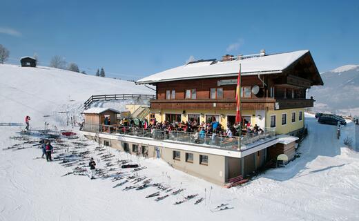 JAUSENSTATION STANGERBAUER | © Kitzsteinhorn Die Jausenstation Stangerbauer liegt auf 1.100 m Seehöhe, unterhalb der Mittelstation der neuen MK Maiskogelbahn | © Kitzsteinhorn