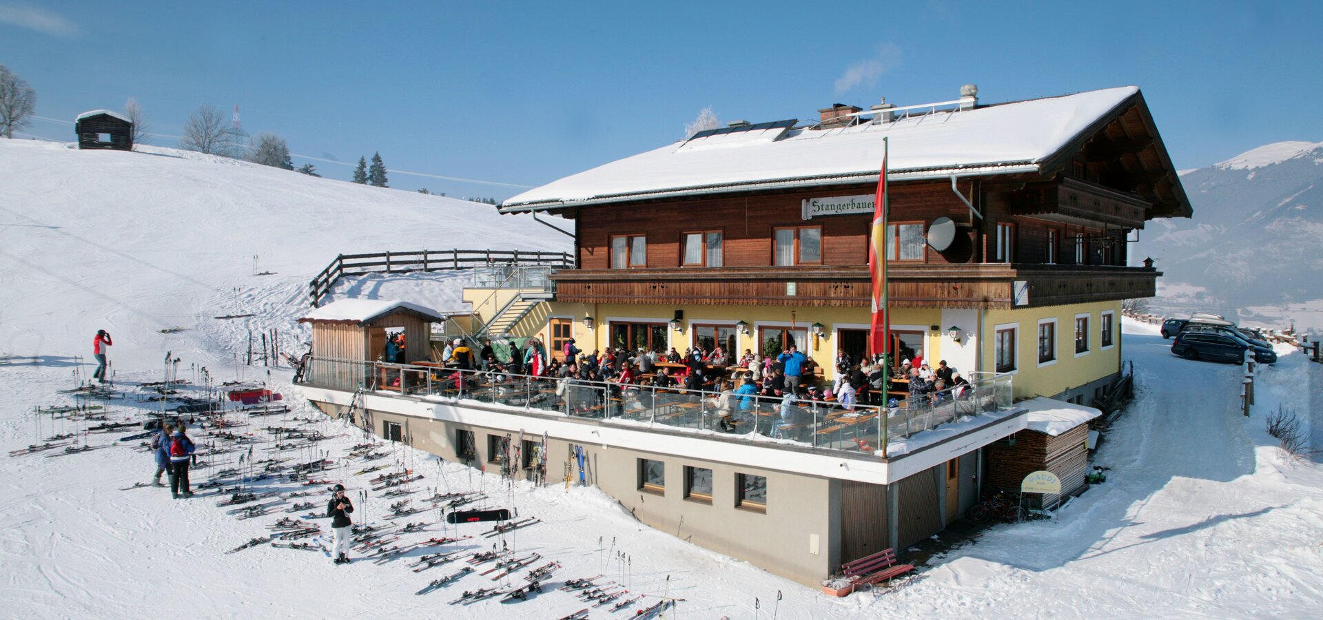The Jausenstation Stangerbauer is situated in 1.100 m above sea level, below the mid station of the new MK Maiskogelbahn lift | © Kitzsteinhorn