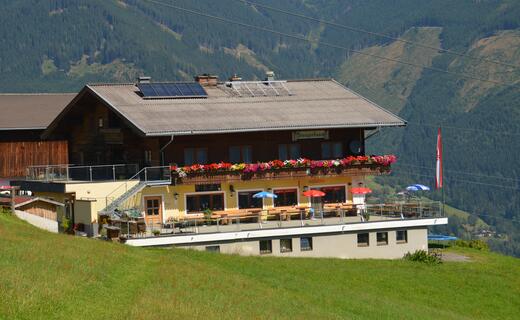 Das Gasthaus ist bekannt für die bodenständige regionale Küche und die selbstgebackenen Kuchen | © Kitzsteinhorn