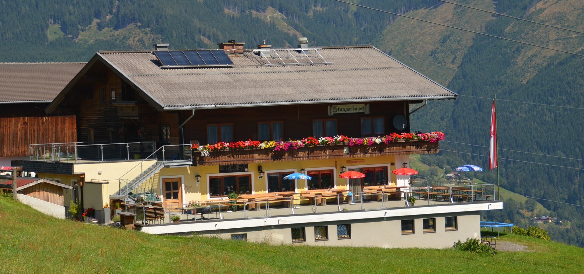 Das Gasthaus ist bekannt für die bodenständige regionale Küche und die selbstgebackenen Kuchen | © Kitzsteinhorn