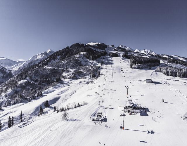 Durch die neue Mittelstation Stanger (1.137 m) werden die weiten und flachen Pisten am Maiskogel für Familien, Anfänger und Skischulen optimal erreichbar. | © Kitzsteinhorn