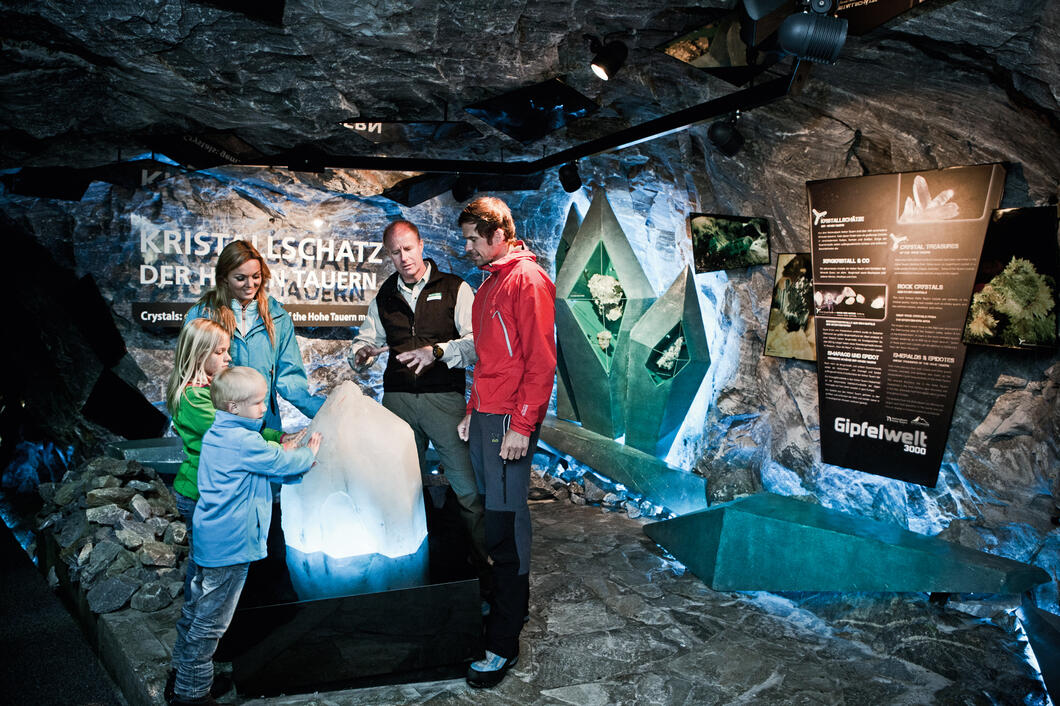 National Park Rangers guide you free of charge through the Gipfelwelt 3000 at the Kitzsteinhorn | © Kitzsteinhorn
