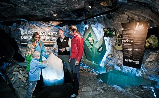 National Park Rangers guide you free of charge through the Gipfelwelt 3000 at the Kitzsteinhorn | © Kitzsteinhorn