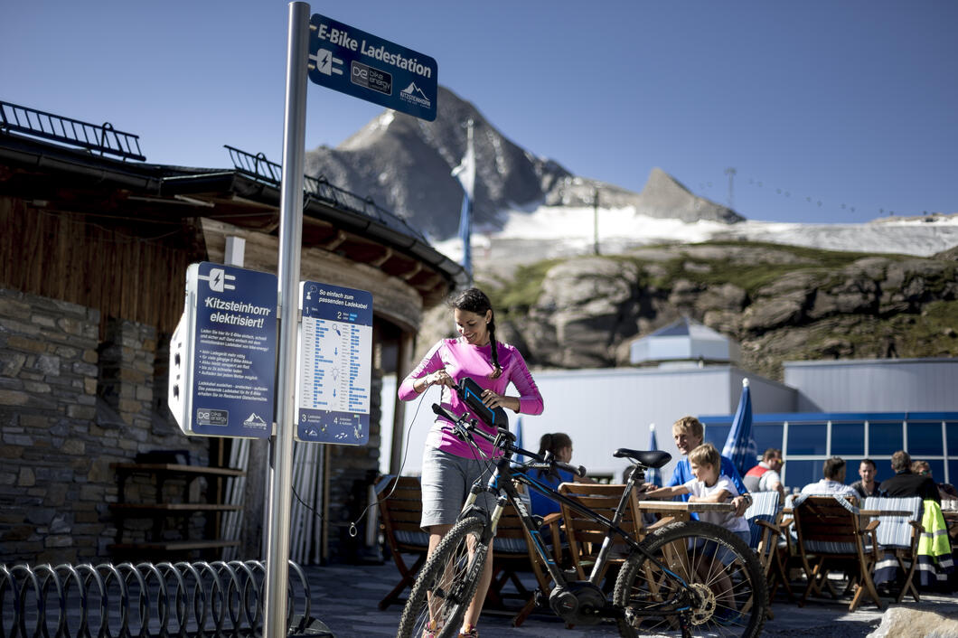 E-Bike charging station at Restaurant Gletschermühle 2.450m | © Kitzsteinhorn