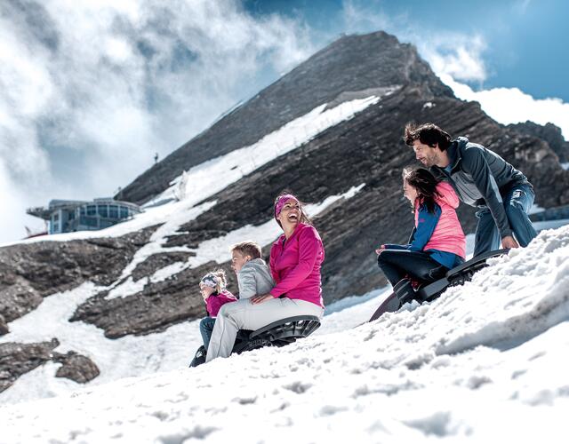 Summer snow at the glacier in 3.000 metres above sea level | © Kitzsteinhorn