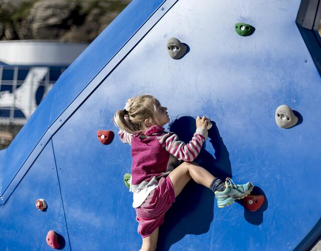 Hiding, climbing and flying ... | © Kitzsteinhorn